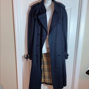 Vintage Men’s Burberrys London Dark Blue Trench Coat Plaid Lining  Size US 46